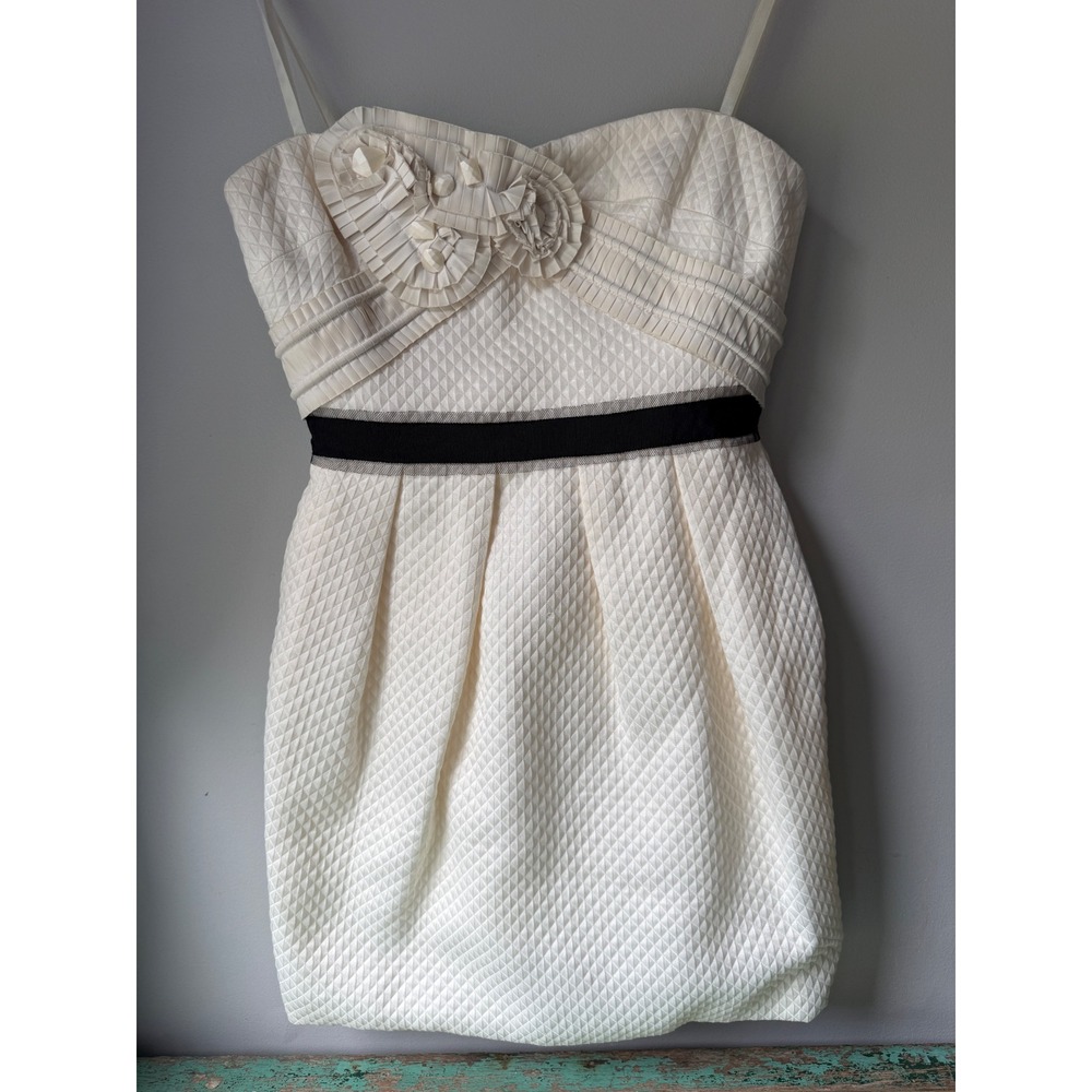 BCBGMAXAZRIA Cream Quilted Strapless Rosette Cocktail Dress Size 2 Black Belt